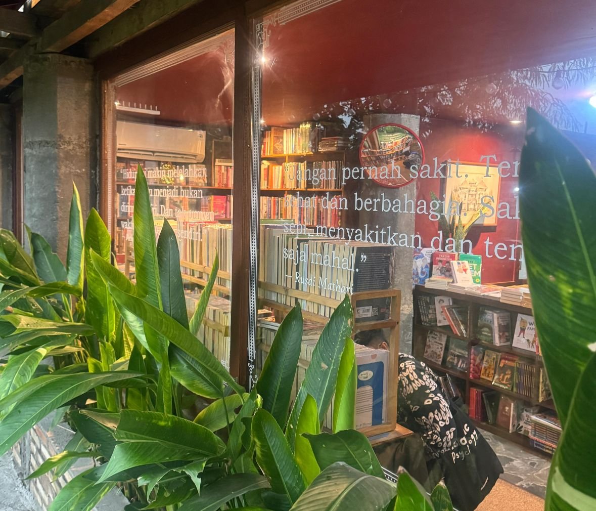 Membangun Tradisi Intelektual di Ruang Kerja